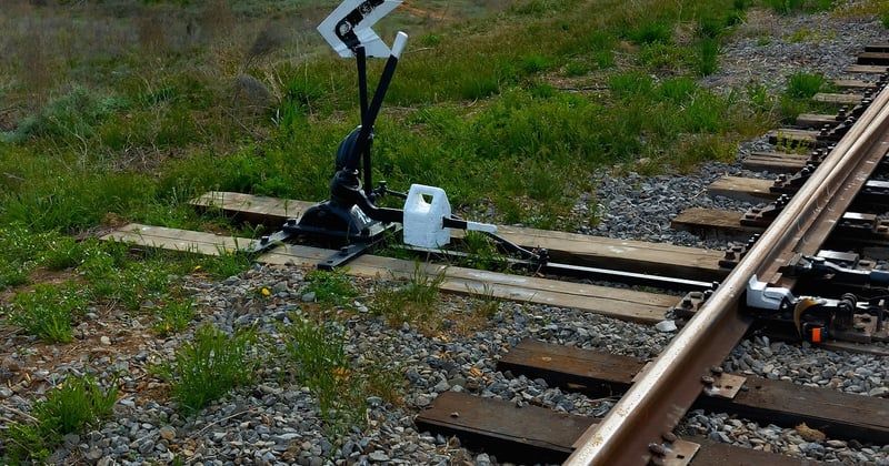 How to Paint Riding Rail Kits for Rust Protection That Lasts
